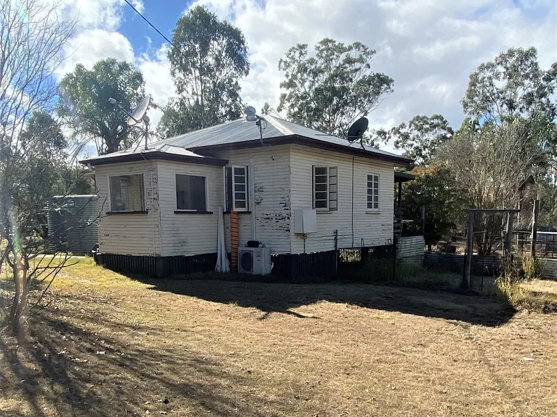 Renovator at an Affordable Price Set on 2.65 Ha (6.54 Acres)