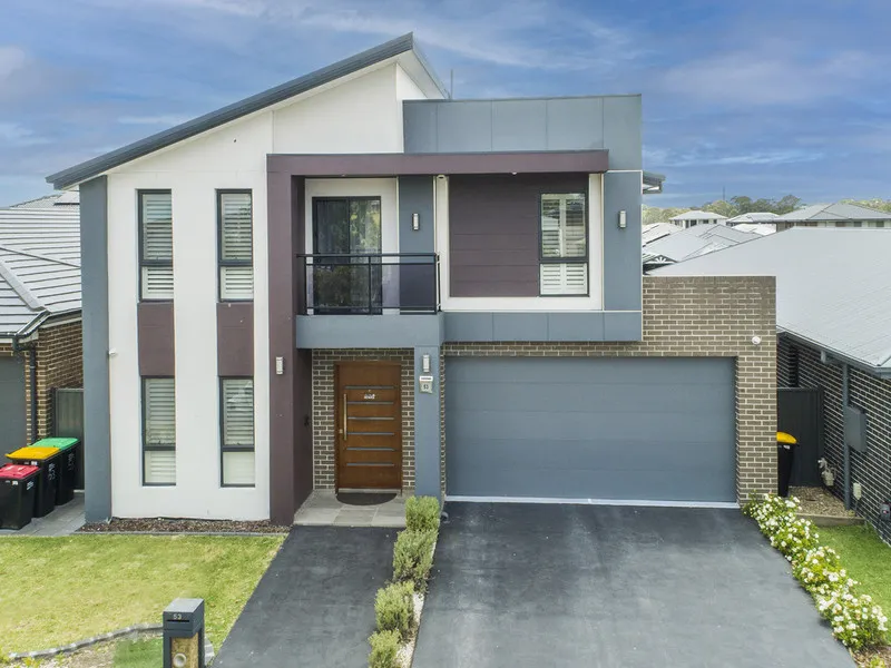 Luxury 5-Bedroom Smart Home with Double Garage in Jordan Springs