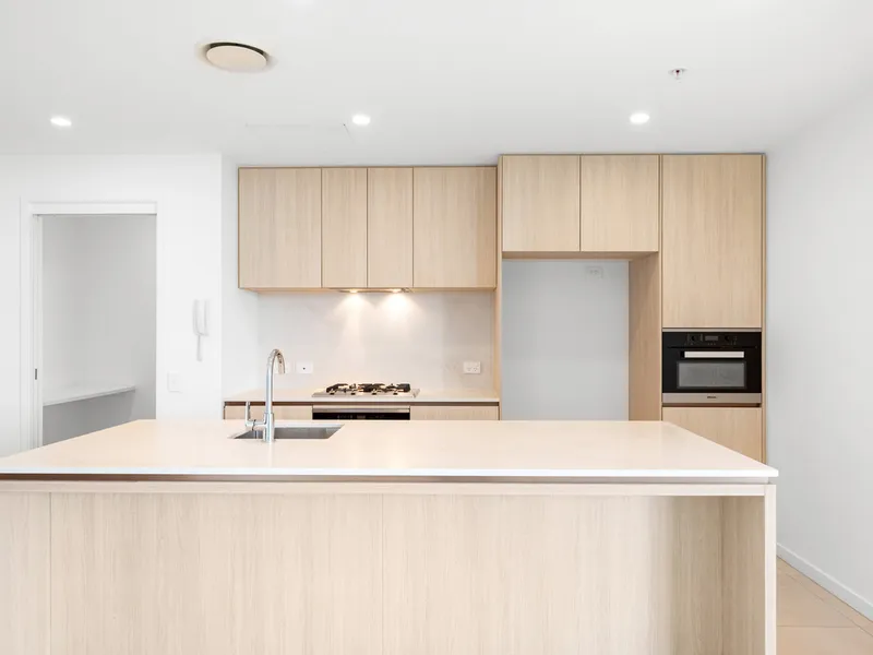 Spacious 2 bedroom Luxury Apartment in Newstead + Study