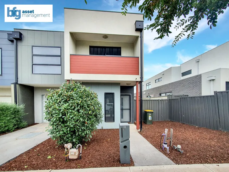 Modern & Contemporary 4 Bedroom Townhouse!