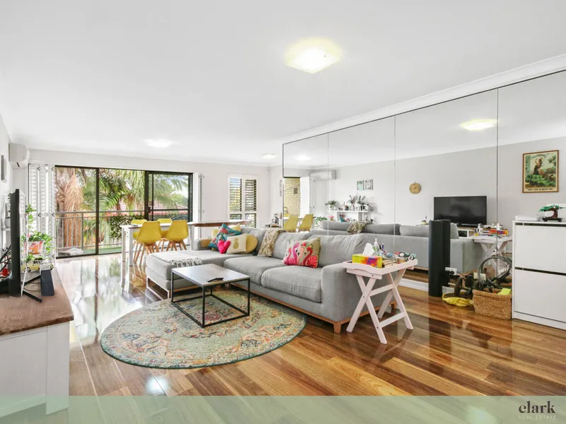 3 BEDROOM UNIT - OPEN PLAN DESIGN WITH TIMBER FLOORING