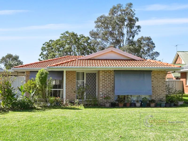 Freshly Painted with renovated modern Kitchen, Short walk to Station and School