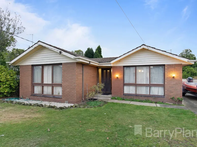 Fantastic renovator or investment on 670m2 approx. in a quiet Wendouree street.