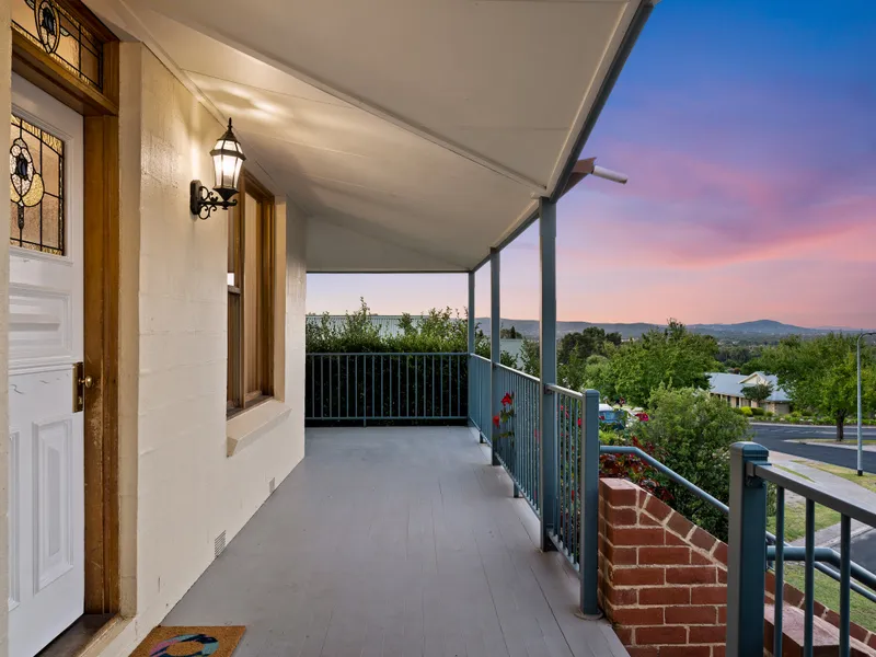 The Retreat, Stunning Views & Outdoor Living.