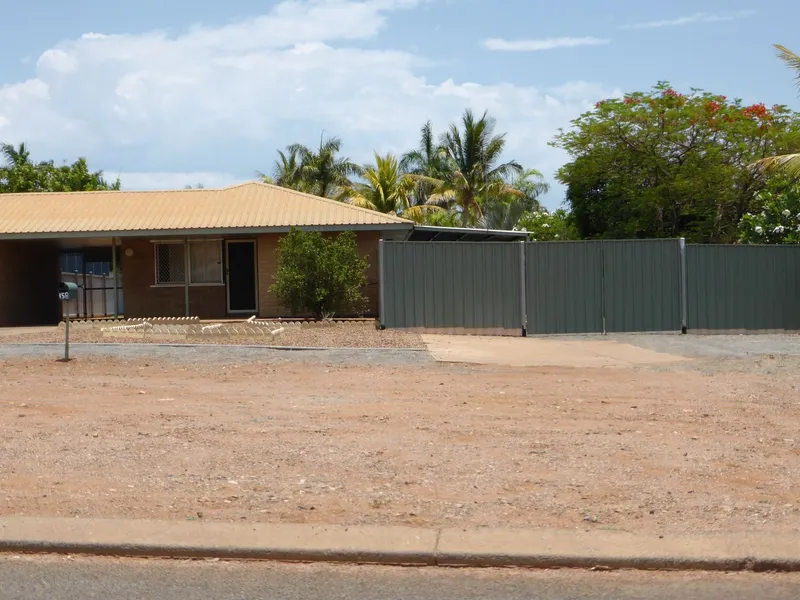 LOVELY 2 BEDROOM DUPLEX HALF!