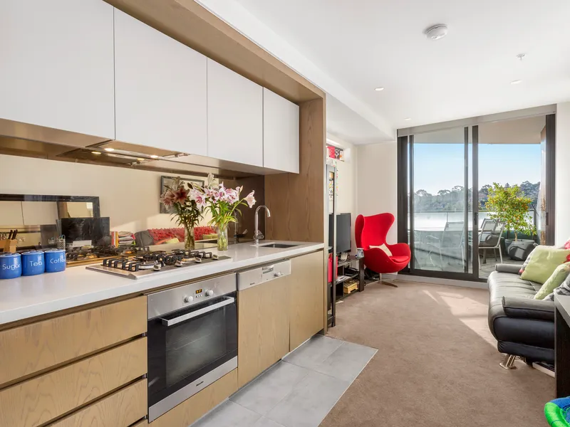 LIGHT FILLED ONE BEDROOM WITH SPACIOUS BALCONY