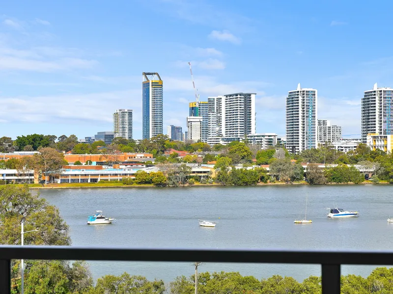 High Ceiling oversize Waterview one bedroom plus study unit for sale