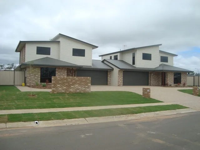 MODERN SPACIOUS EXECUTIVE STYLE UNIT WITH OUTDOOR COURTYARD