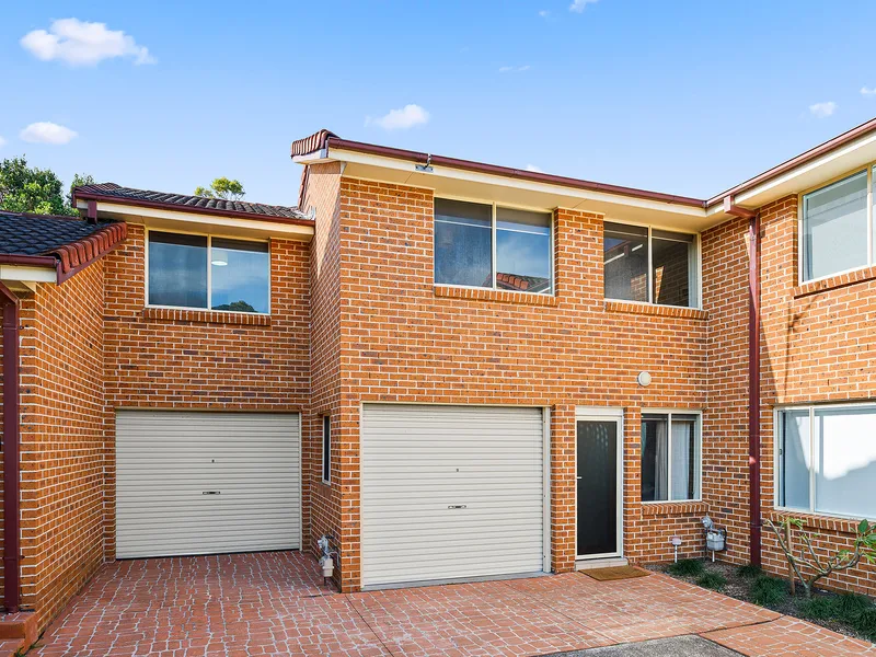 Immaculate Townhouse just 400m from the Village