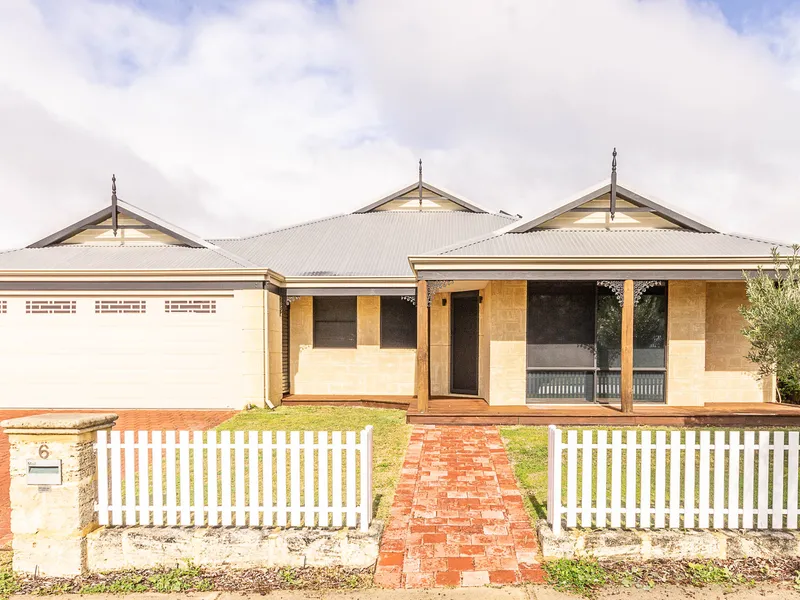 BEAUTIFUL LARGE HOME ON LARGE BLOCK