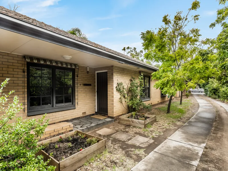 An enviable downsizer in a leafy blue-chip locale!