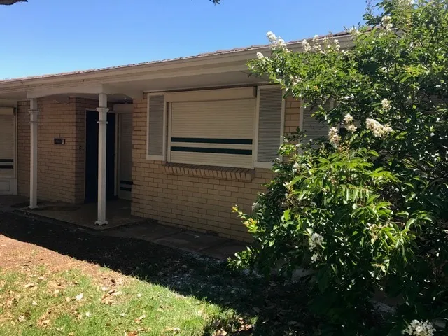 UPGRADED SPACIOUS 2 BEDROOM HOMETTE