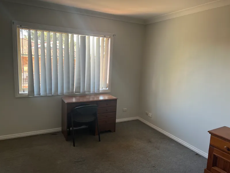 1 BED ROOM unit for rent $250 PW
