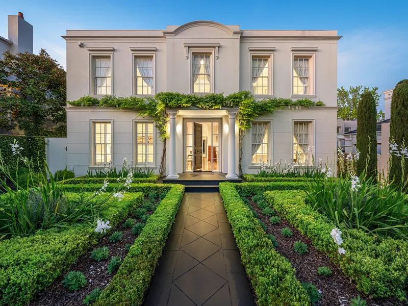 European-style elegance in blue chip Toorak