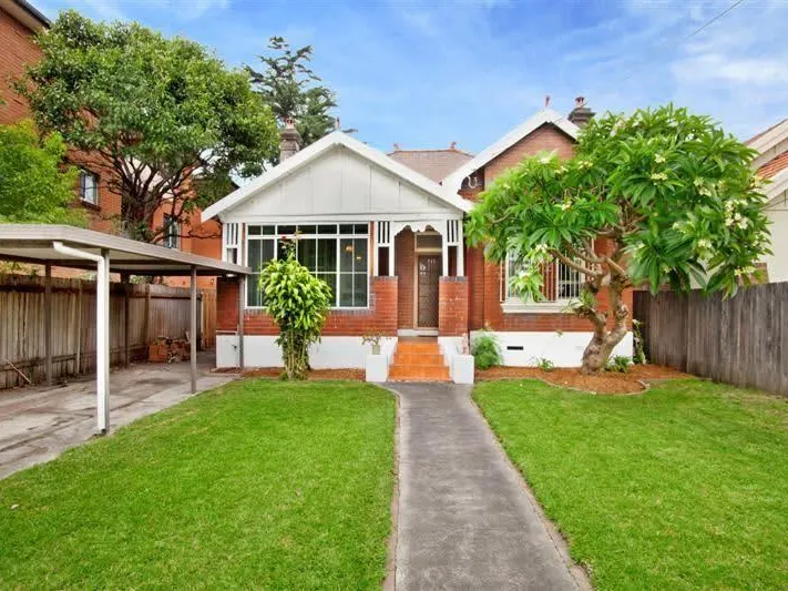 5 bedroom family home with brand new interior painting