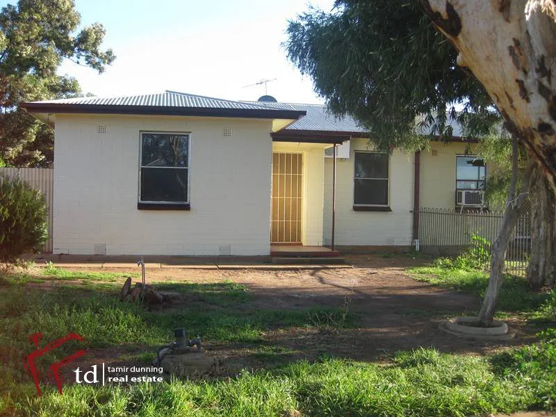 Great value, 3 bedroom Maisonette with spacious rear yard