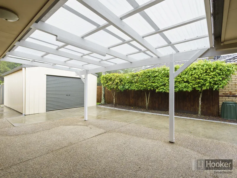 Three bedroom plus study with side access and shed!