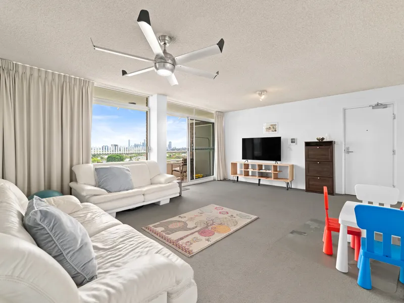 High on the Ridge, North facing Views and City lights (please note property is NOT furnished)