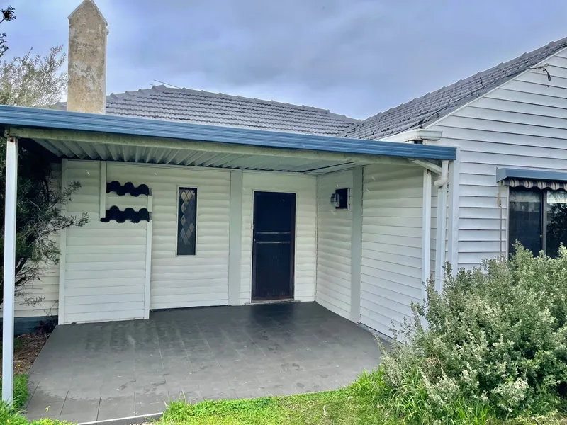 Classic Chelsea Home With Gardening Included