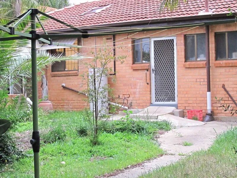 FIRST HOME BUYERS OR INVESTORS - BIG BLOCK