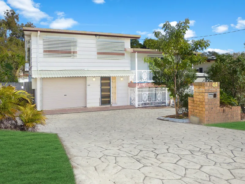 ESTABLISHED FAMILY HOME WITH POOL