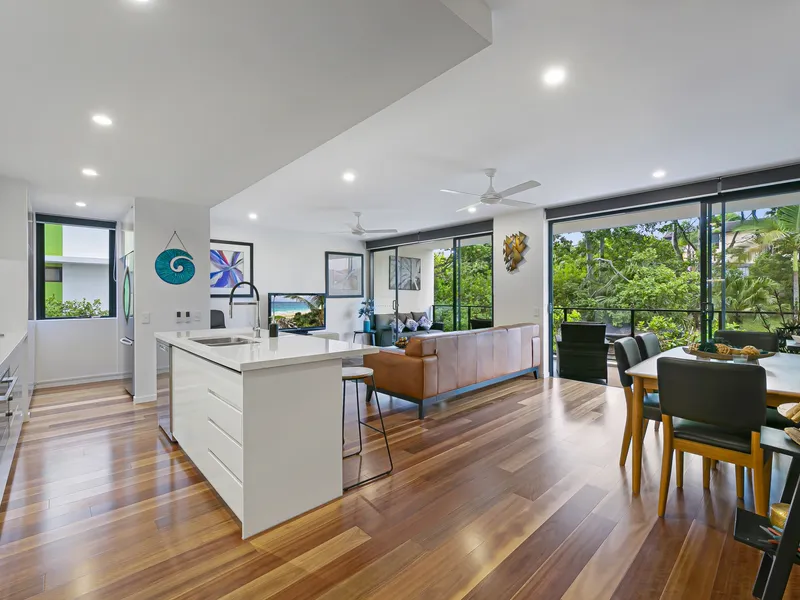 HOME SWEET HOME - ASHMORE - HOME SIZED APARTMENT 