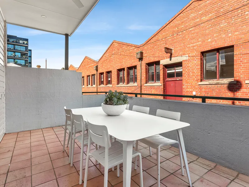 Spacious, Secluded & Superbly Located!