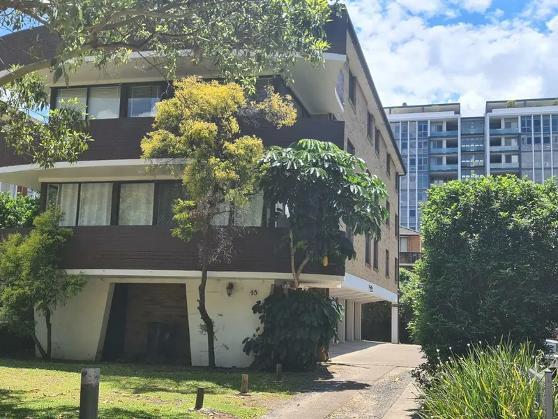 3 BEDROOM UNIT. CLOSE TO STATION.