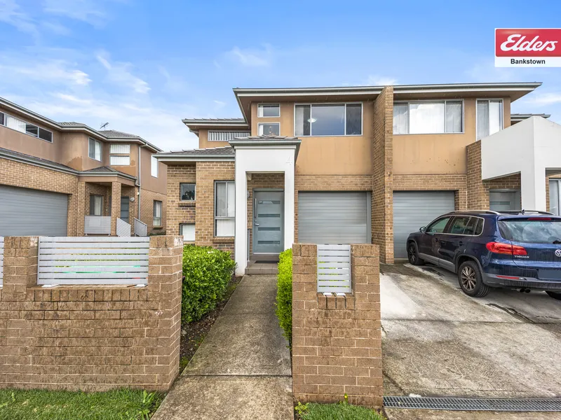 HUGE STREET FACING TOWNHOUSE