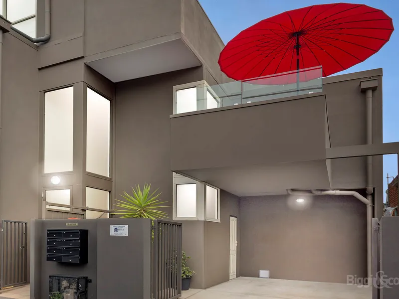 SPACIOUS, SOPHISTICATED & ULTRA-STYLISH!