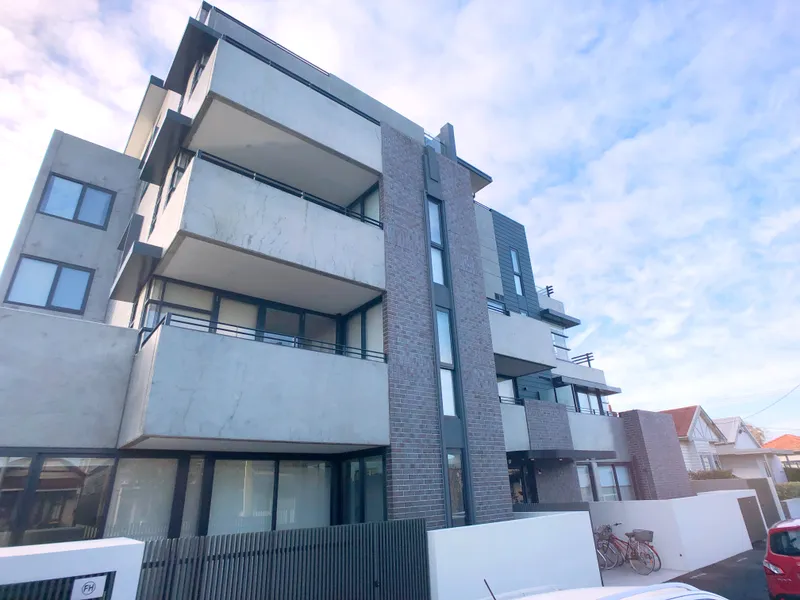 FULLY FURNISHED APARTMENT - 1 Bedroom 1 Bath 1 Carpark