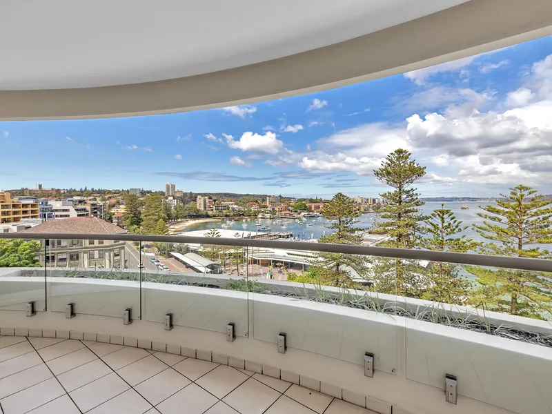 The ultimate in resort-like harbourfront luxury with postcard-perfect views