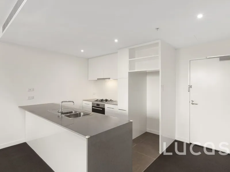 Large 1 bed + Study in the highly sought after H1 complex!