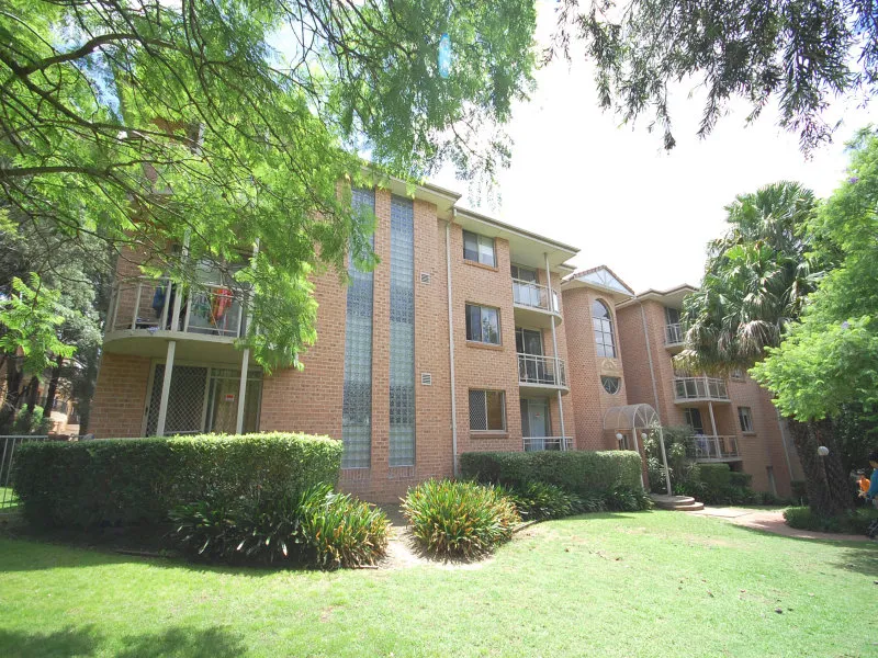 Modern 2 bedroom first-floor security apartment - as new floorboard