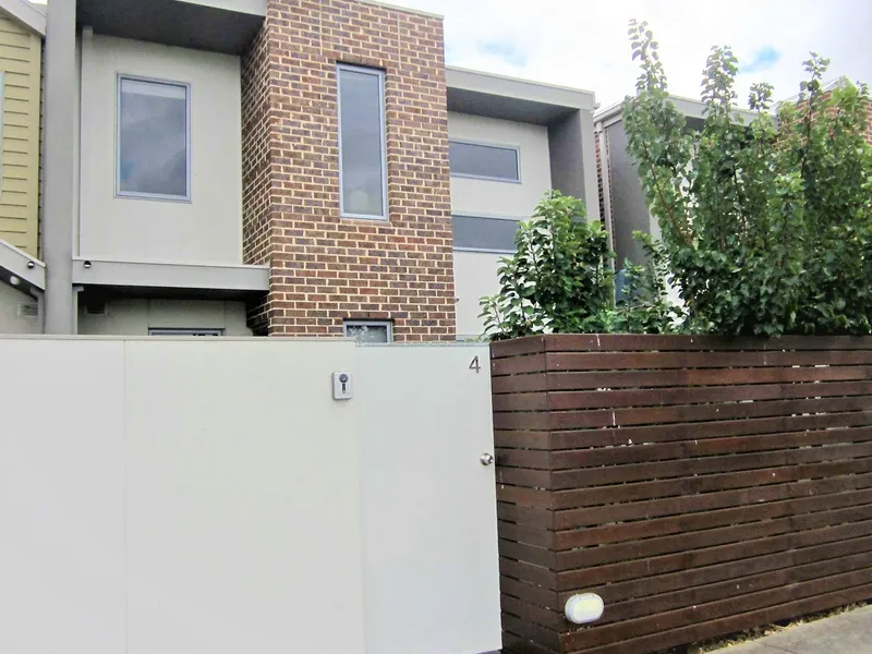 EXCELLENT LOCATION - EXCELLENT TOWNHOUSE