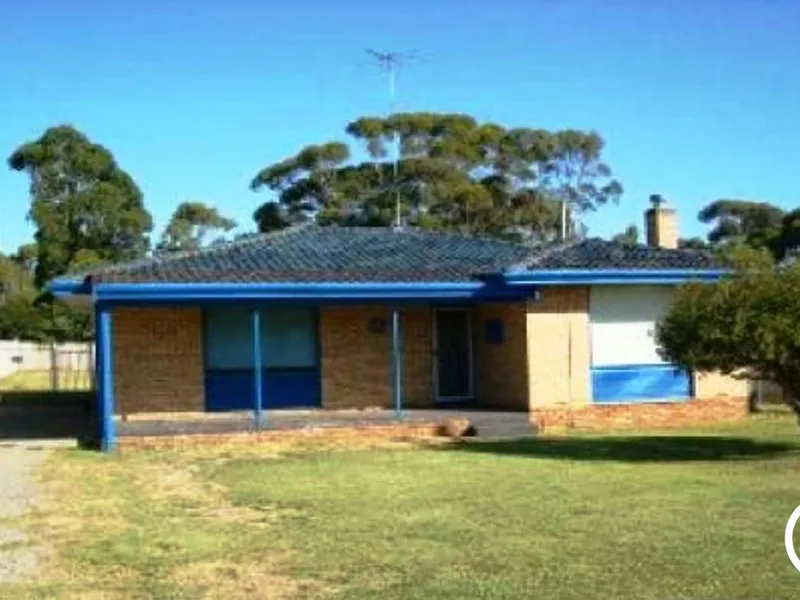 Charming Coastal Home for Rent Near Falcon Bay Beach