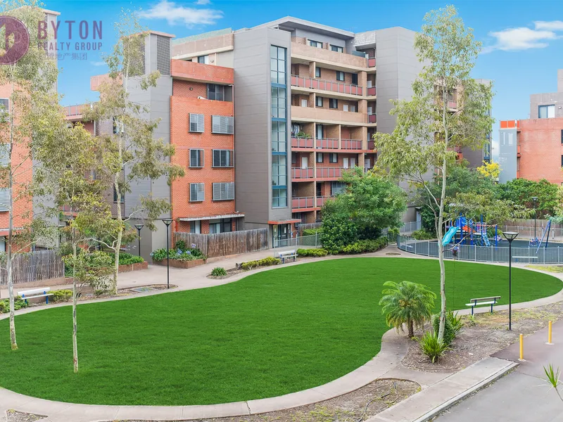Freshly Renovated Three Bed Apartment with Independent Entrance