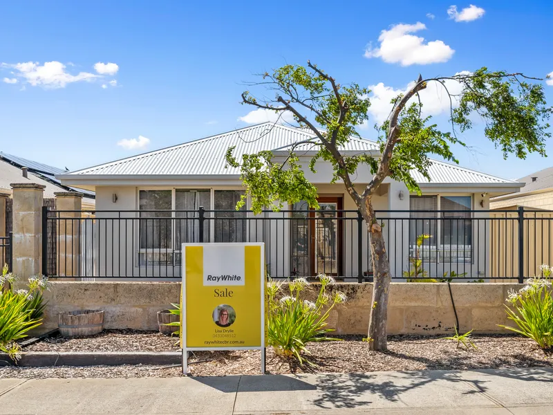 GORGEOUS COTTAGE HOME IN PERFECT LOCATION