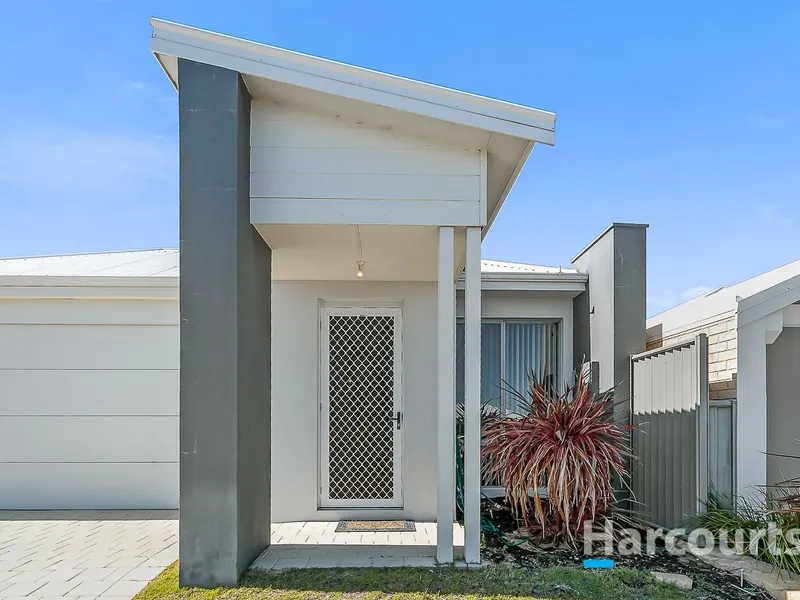 Contemporary Style and Low Maintenance !!