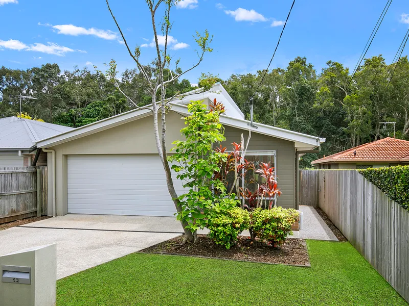 Modern 4 bedroom home with leafy outlook