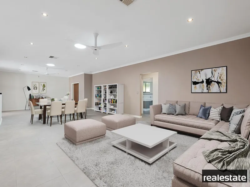 Perfectly presented single level home in the sought-after golf course precinct!