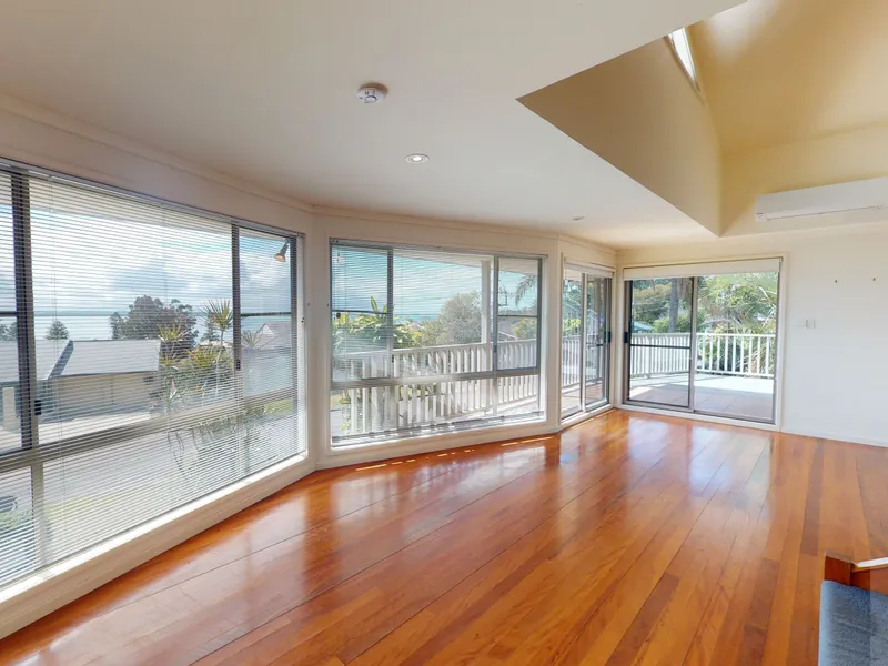 WALKING DISTANCE TO BAGNALL BEACH!