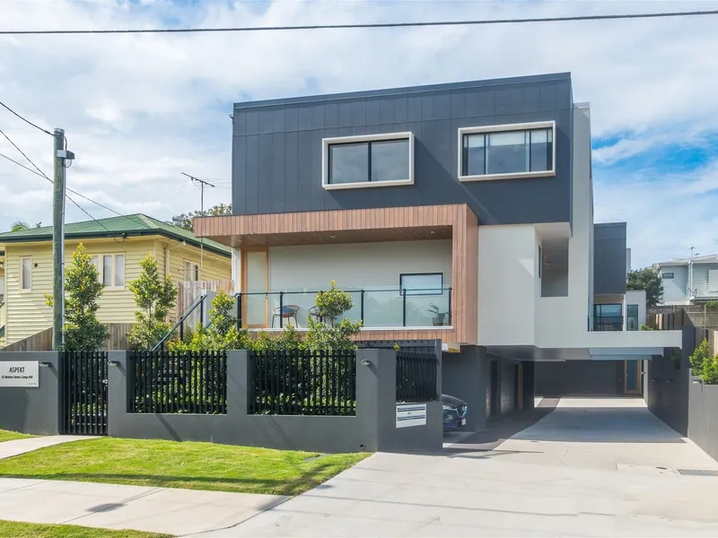 Modern Style Townhouse With Ducted Air Conditioning