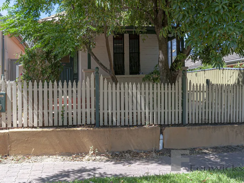 Classic 4 Bedroom Return Verandah Single Fronted Cottage, Circa 1900. 3 Living areas, 2 Bathrooms