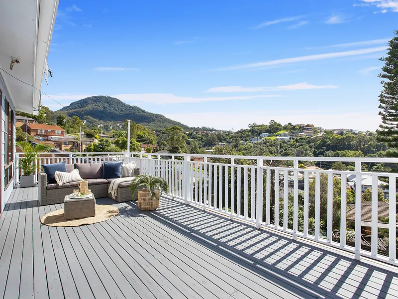 Inviting home enjoys escarpment views