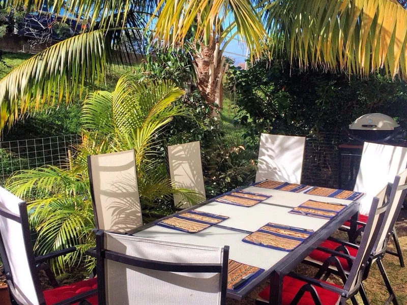 Garden apartment moments to Bronte beach