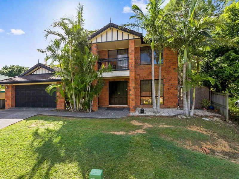 Executive Residence in Creekwood