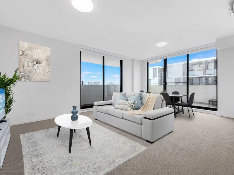 Luxury sun drenched two bedroom plus study within Washington Park