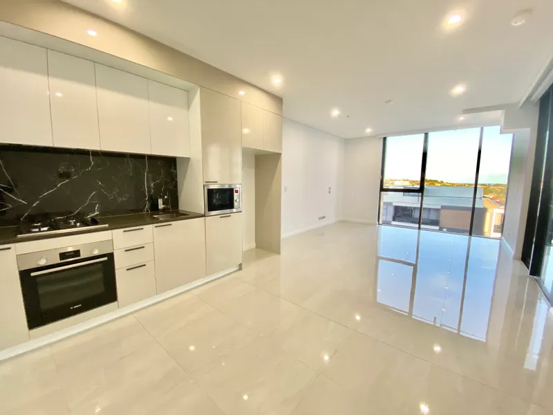 Luxurious 2 BD+1CAR SPACE APT in Eastgardens 