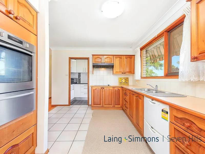 Perfect Family Home on Tranquil Setting !!